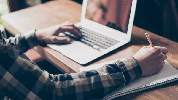 موفقیت مطالعه با لپ تاپ