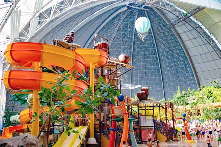 بزرگترین پارک آبی جهان پارک آبی Tropical Islands (آلمان)